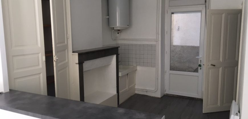 Appartement type 2 avec cour